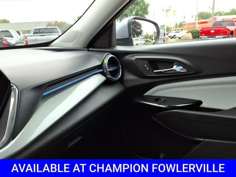 Used 2025 Chevrolet Trax LT FWD image 27