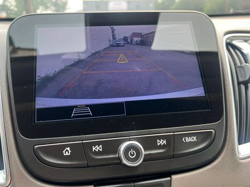 Used 2021 Chevrolet Malibu LT FWD image 24