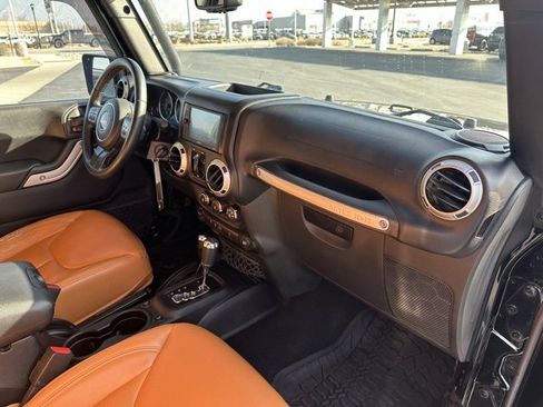 Used 2016 Jeep Wrangler Unlimited Rubicon w/ Connectivity Group image 22