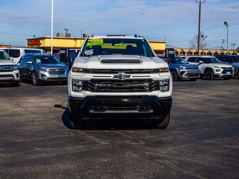 Used 2025 Chevrolet Silverado 2500 Custom w/ Custom Value Package AWD/4WD image 2