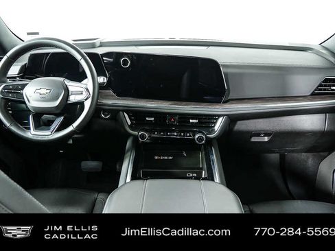 Used 2025 Chevrolet Suburban LT RWD image 20
