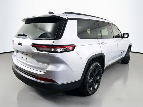 Used 2022 Jeep Grand Cherokee L Laredo image 7