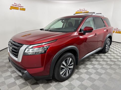 Certified 2024 Nissan Pathfinder SL FWD image 1