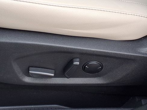 Used 2023 Ford Edge Titanium image 4