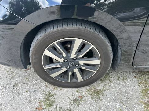Used 2025 Nissan Versa SV FWD image 19