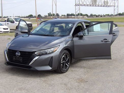 Used 2025 Nissan Sentra SV FWD image 24