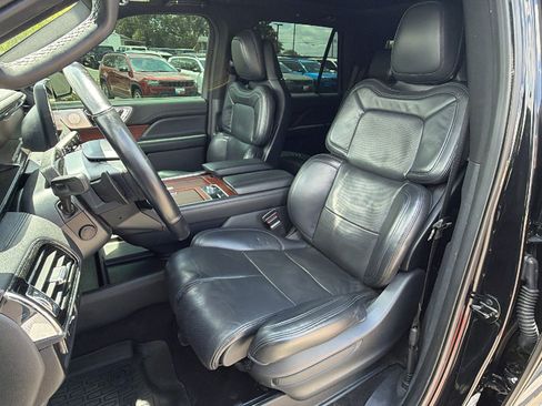 Used 2022 Lincoln Navigator Reserve AWD/4WD image 12
