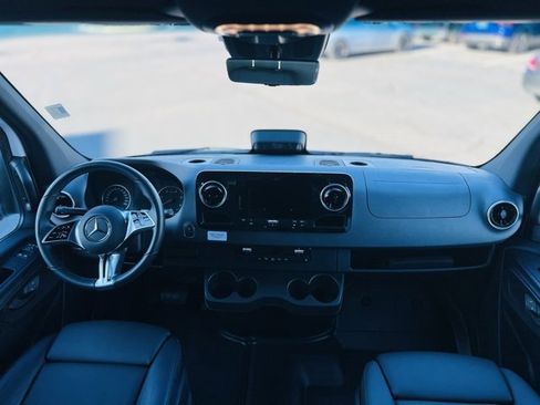 Used 2025 Mercedes-Benz Sprinter 2500 image 10