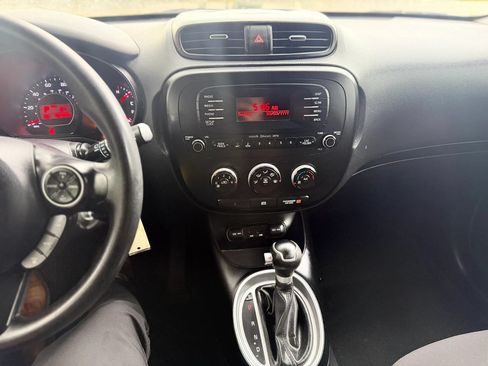 Used 2014 Kia Soul FWD image 9