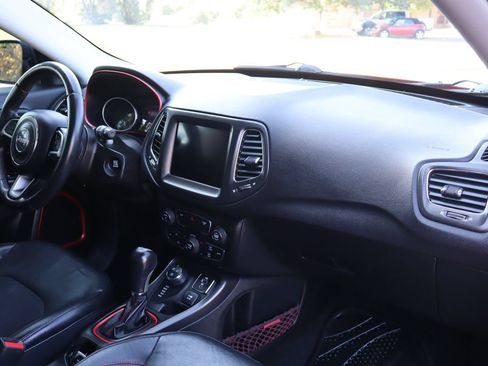 Used 2017 Jeep Compass Trailhawk w/ Popular Equipment Group AWD/4WD image 17