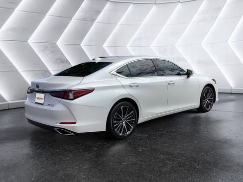 Used 2023 Lexus ES 350 w/ Premium Package FWD image 4