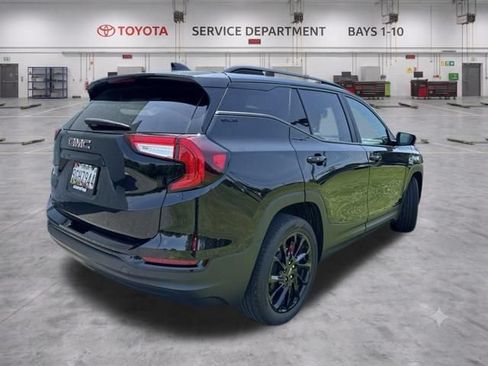 Used 2024 GMC Terrain SLE w/ Elevation Edition FWD image 6