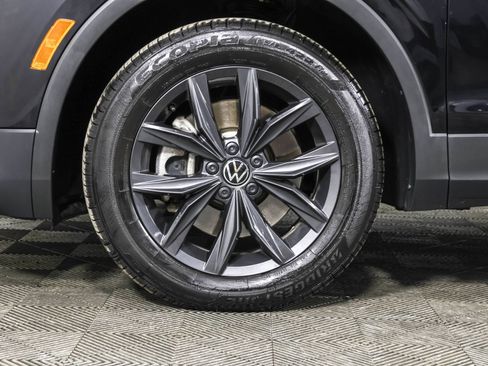 Used 2024 Volkswagen Tiguan SE image 19