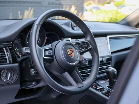 Certified 2026 Porsche Macan AWD/4WD image 29