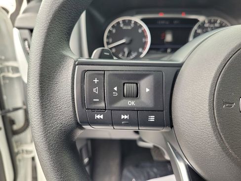 Used 2024 Nissan Rogue S AWD/4WD image 22