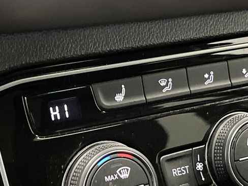 Used 2023 Volkswagen Atlas SEL R-Line image 8