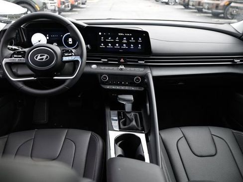 New 2025 Hyundai Elantra Limited w/ Cargo Package image 10
