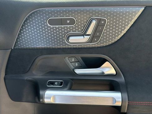 Used 2025 Mercedes-Benz GLB 250 image 15