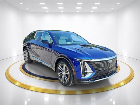 Certified 2024 Cadillac Lyriq Luxury AWD/4WD image 3