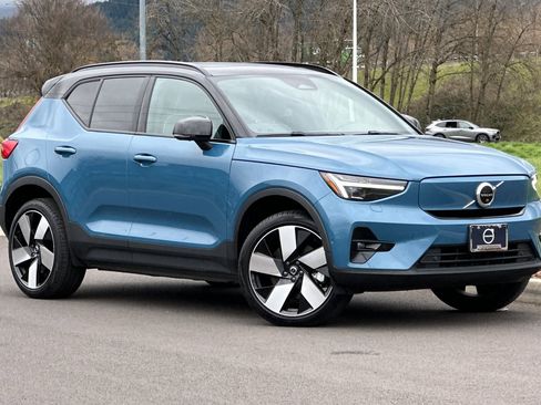 Used 2023 Volvo XC40 Recharge Ultimate image 1