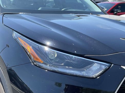 Used 2021 Toyota Highlander LE FWD image 4