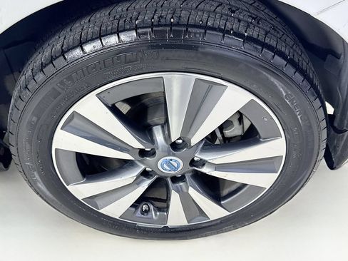 Used 2014 Nissan Leaf SL w/ Premium Package FWD image 39