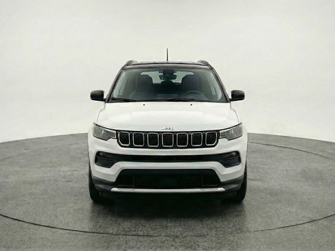 Used 2025 Jeep Compass Limited AWD/4WD image 2