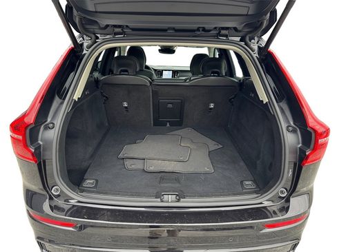 Certified 2025 Volvo XC60 B5 Core image 5