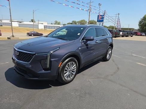 Used 2024 Cadillac XT4 Premium Luxury FWD image 3