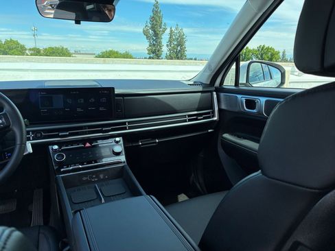 Used 2025 Hyundai Santa Fe SEL AWD/4WD image 39