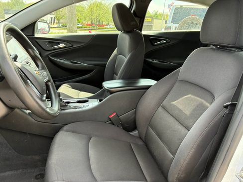 Used 2023 Chevrolet Malibu LT image 4