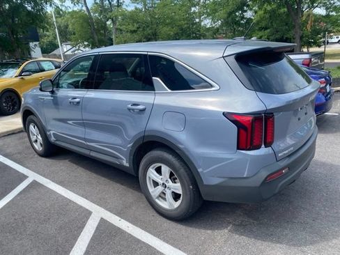 Certified 2023 Kia Sorento LX AWD/4WD image 3