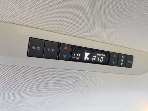 Used 2022 Toyota Sienna XLE AWD/4WD image 22