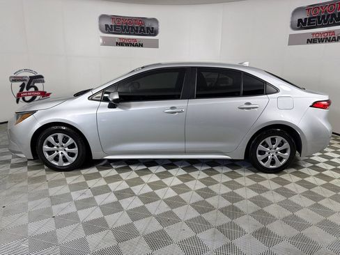 Used 2020 Toyota Corolla LE FWD image 6