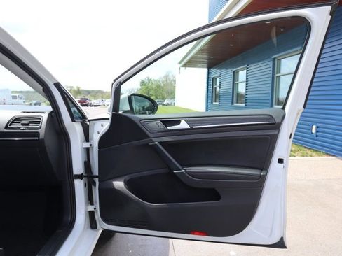 Used 2018 Volkswagen Golf SEL image 23