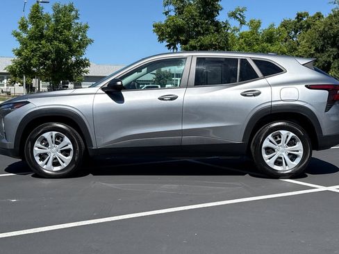 Used 2025 Chevrolet Trax LS FWD image 14