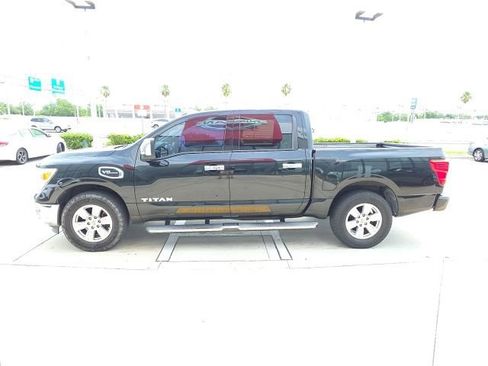 Used 2017 Nissan Titan SV RWD image 7