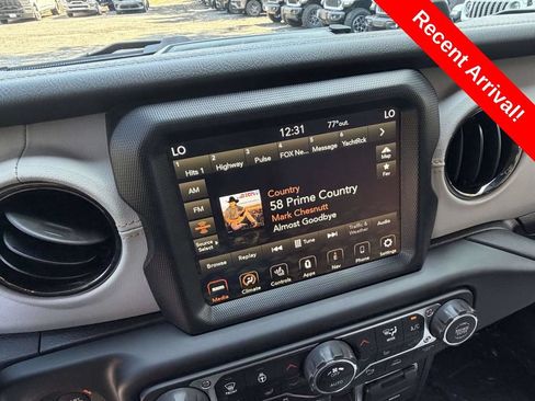 Used 2023 Jeep Wrangler Unlimited Sahara AWD/4WD image 17