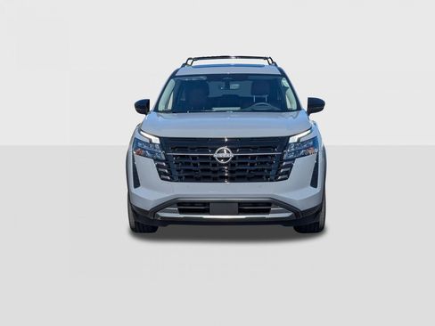 New 2026 Nissan Pathfinder Platinum FWD image 8