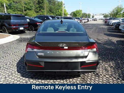 Certified 2025 Hyundai Elantra SEL FWD image 7