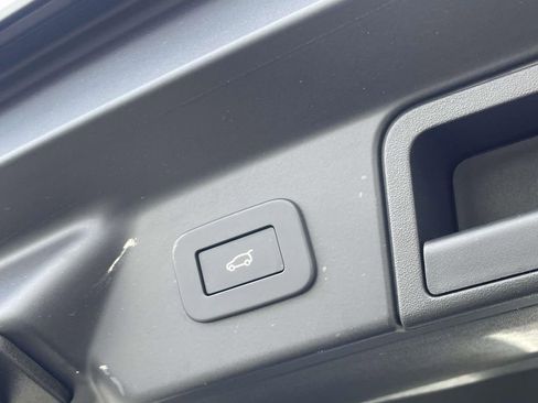 Used 2025 Land Rover Range Rover Velar S image 17