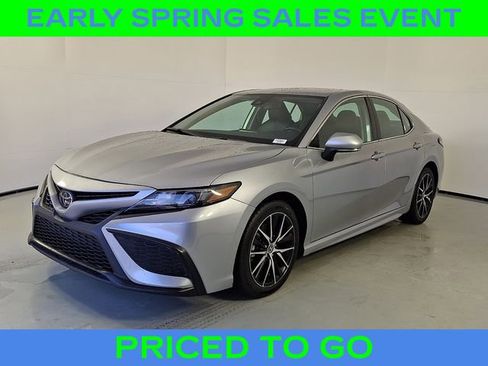 Used 2024 Toyota Camry SE image 4