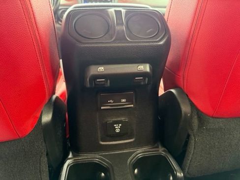 Used 2020 Jeep Wrangler Unlimited Sahara w/ Uconnect 4C Nav & Sound Group AWD/4WD image 30