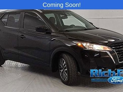 Used 2021 Nissan Kicks SV image 1