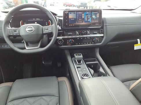 New 2026 Nissan Pathfinder Platinum image 9