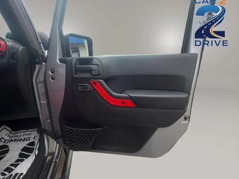 Used 2014 Jeep Wrangler Unlimited Sahara AWD/4WD image 13