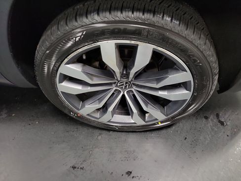 Used 2021 Volkswagen Atlas SEL R-Line AWD/4WD image 10