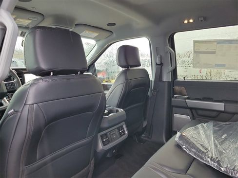 New 2026 Ford F250 Lariat w/ Black Appearance Package image 24