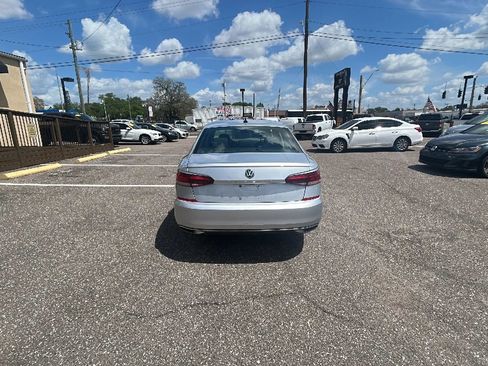 Used 2020 Volkswagen Passat 2.0T SE image 4