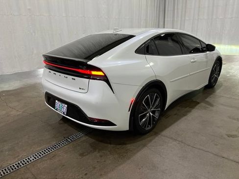 Certified 2023 Toyota Prius XLE FWD image 3
